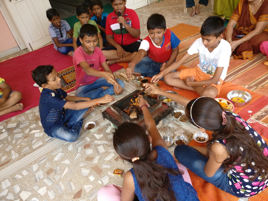 Kids performing Gayatri hawan